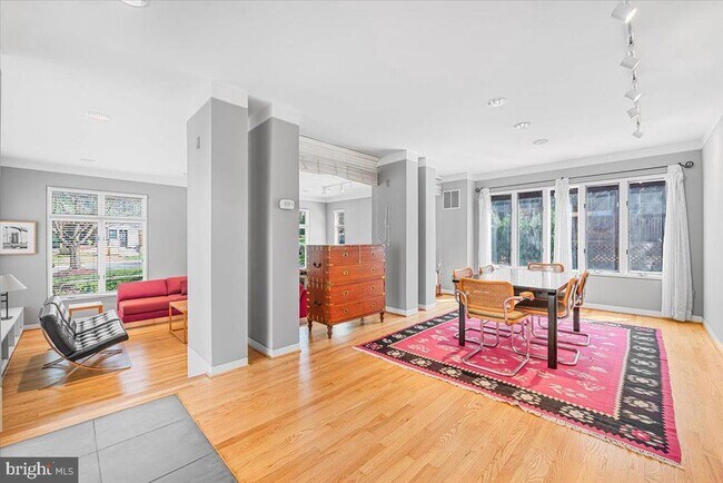 Building Photo - 4838 Drummond Ave