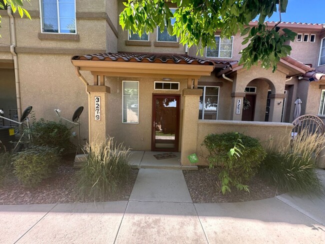 Primary Photo - 2 Bed, 2 Bath in Courtyard Estates!