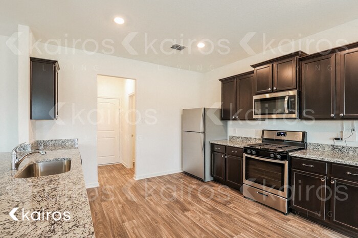 Building Photo - 938 Shady Brk