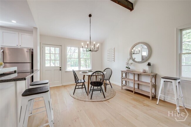 Building Photo - 315 Davis St