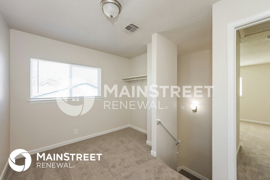 Building Photo - 9906 Sandy Field Dr