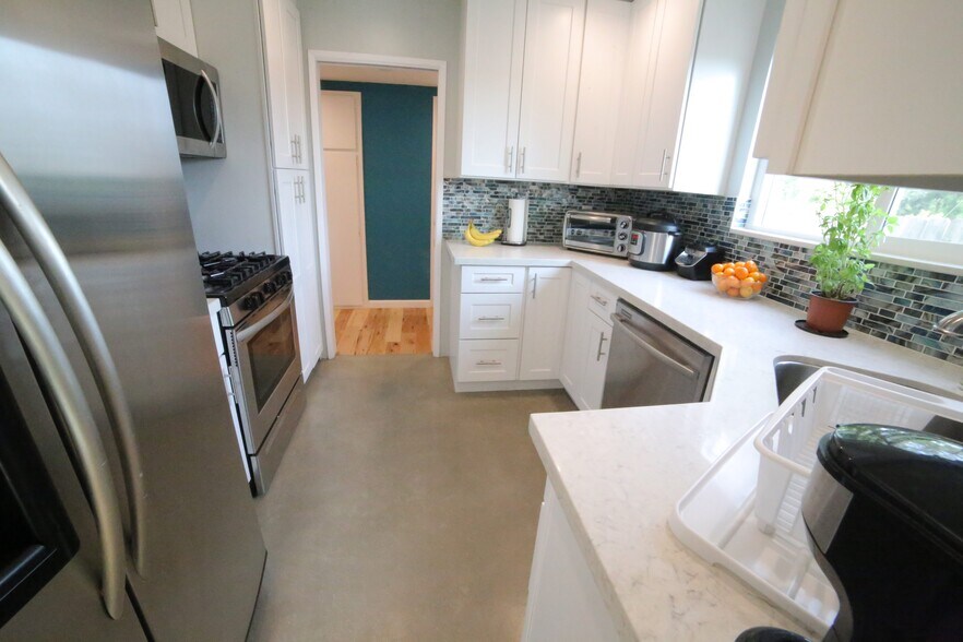 Kitchen - 3512 Del Amo Blvd