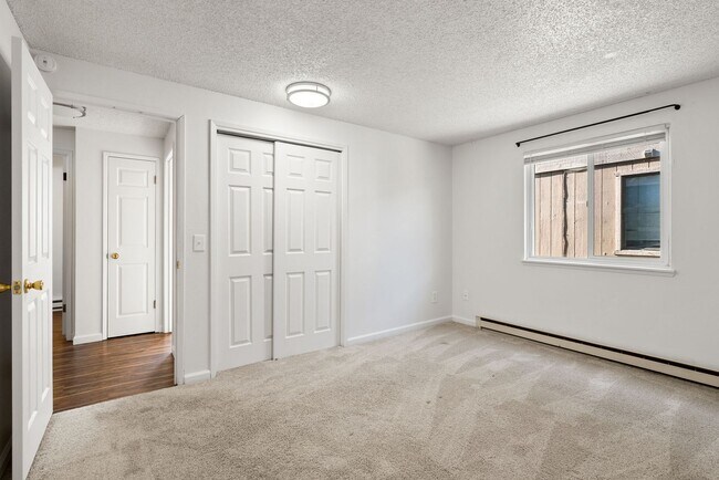 Building Photo - 6125 N Addison St