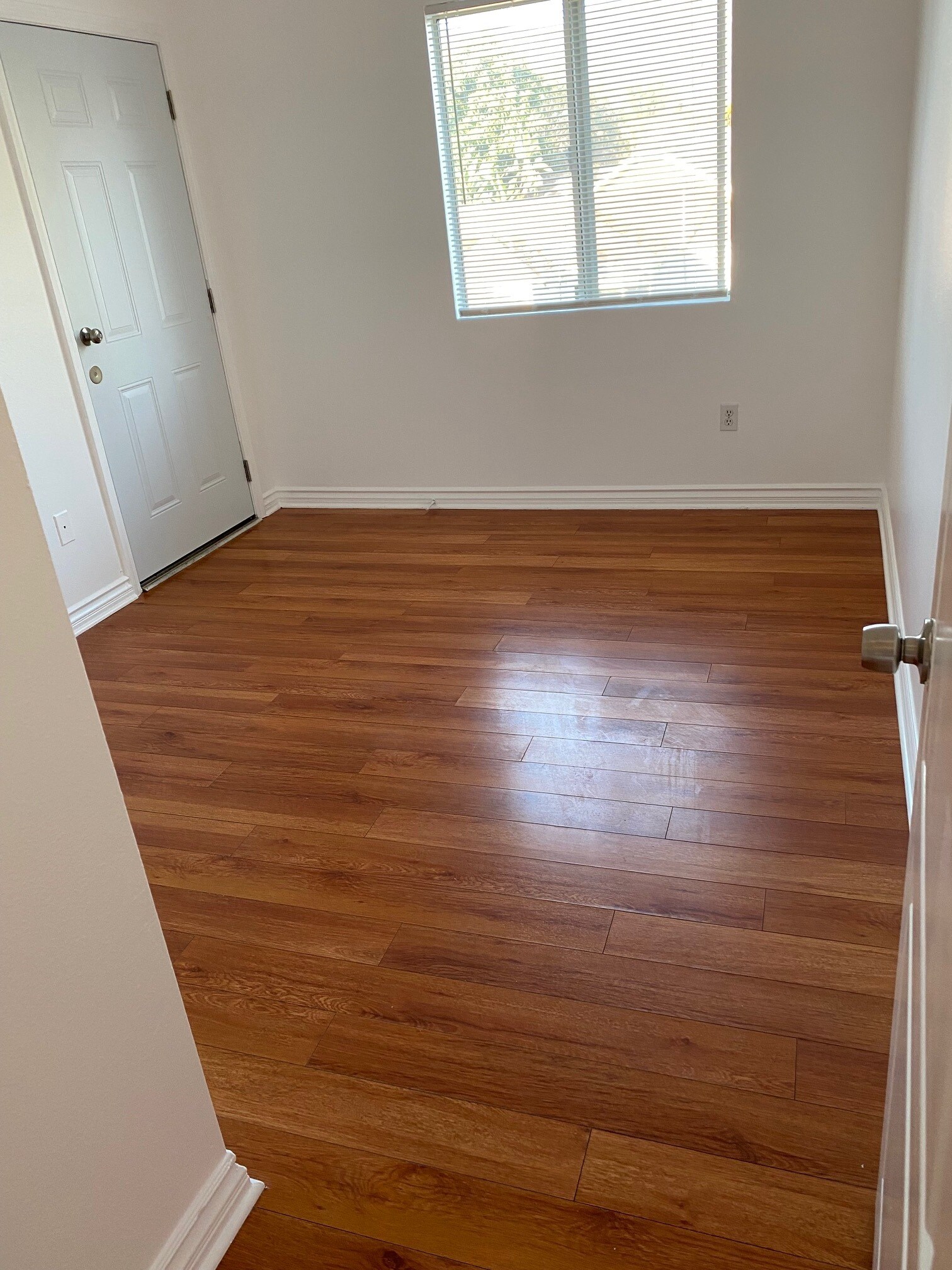 Building Photo - 174 W Linden Ave