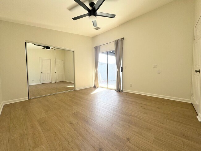 Building Photo - COMING SOON!!! Lovely 3 Bedroom / 2 Bath Apartment in Cathedral City!