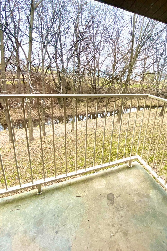 Building Photo - 220 Suppiger Ln