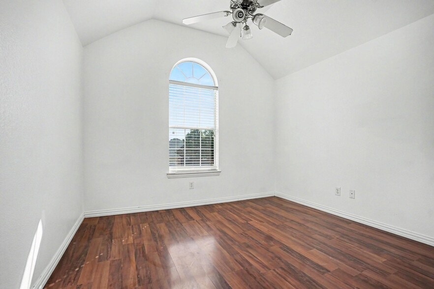 Building Photo - 3023 Riverwood Ln