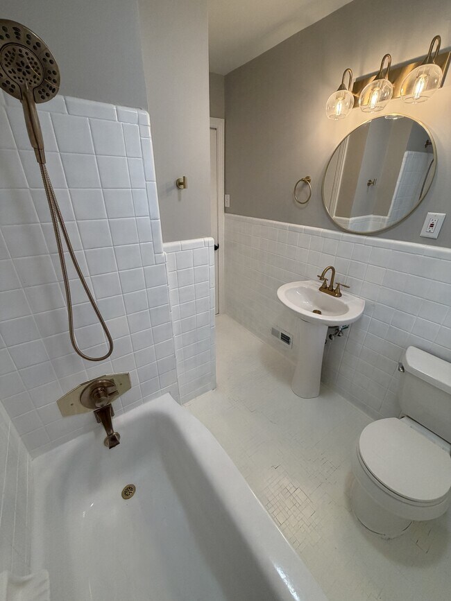 Building Photo - 853 Shades Crest Rd