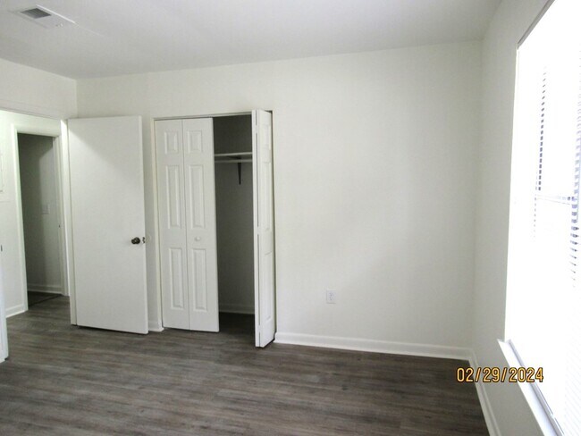 Building Photo - 251 Rast St