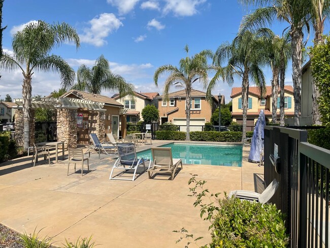 Building Photo - 7009 Harmony Dr