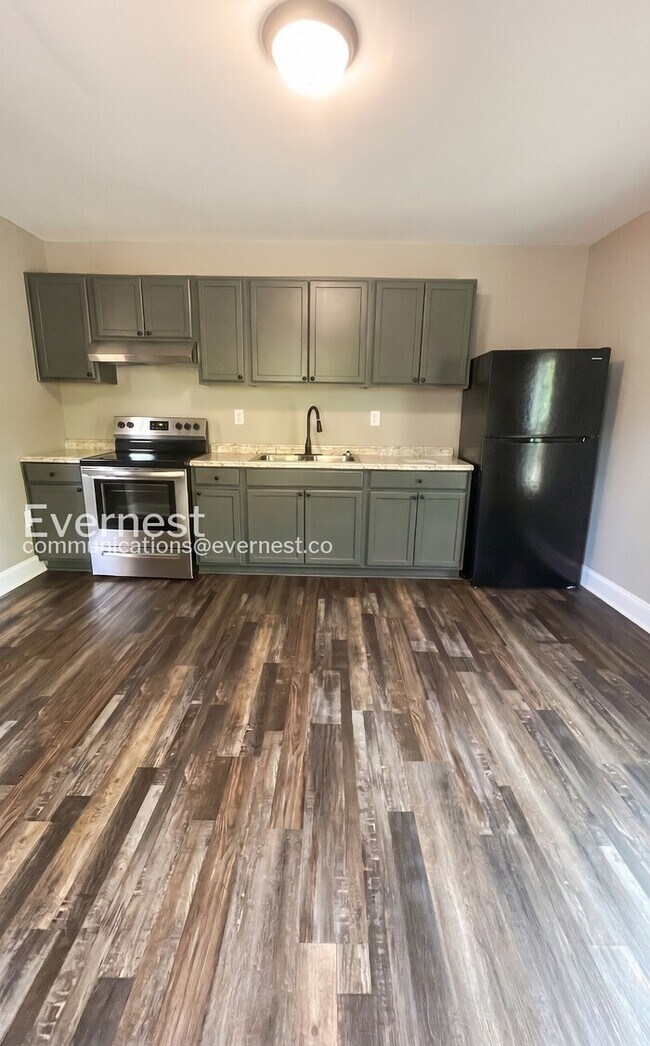 Building Photo - 2 Bed/1 Bath Condo with Modern Amenities / Vouchers Accepted / Available Now!