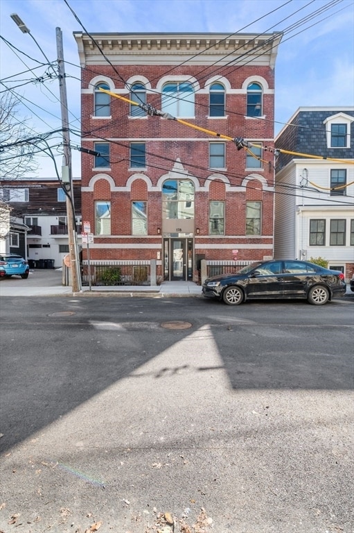 Building Photo - 178 Elm St