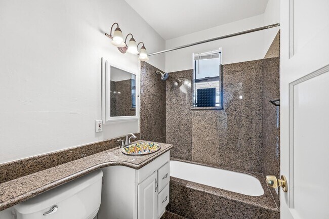 Building Photo - 9427 N 1st Ave