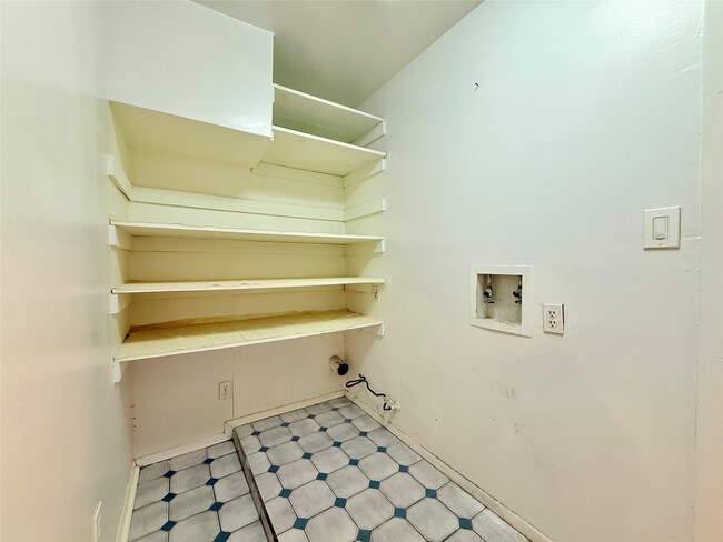 Building Photo - 11135 Bellspring Dr