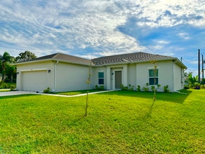 Building Photo - 1530 Palatka Rd SE