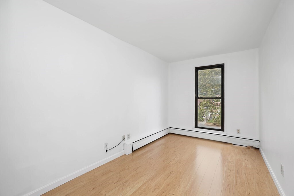 Building Photo - 38 Juniper St