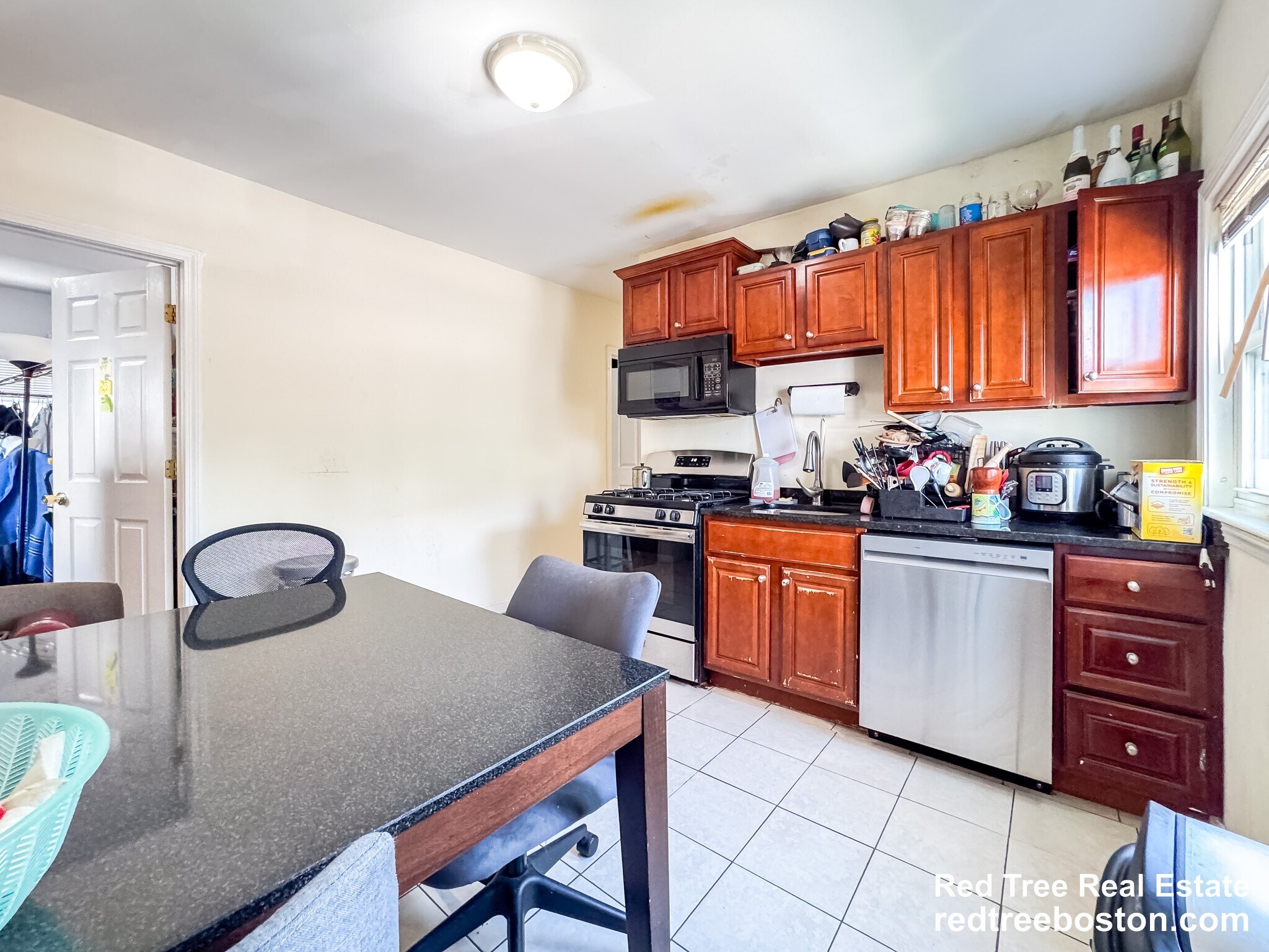 Building Photo - 28 Linden St