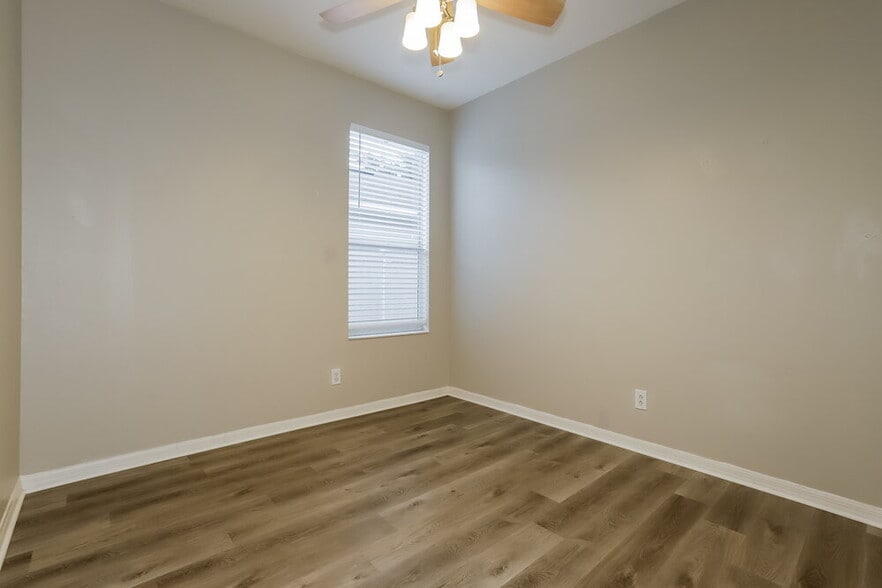 Building Photo - 8549 Deer Chase Dr