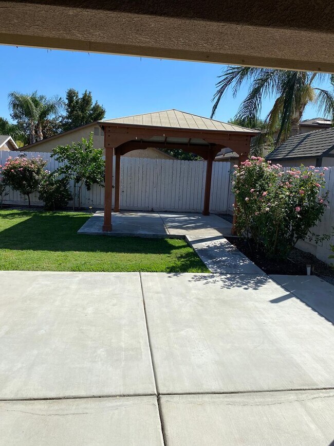 Building Photo - Lovely Home for rent in Visalia,Ca