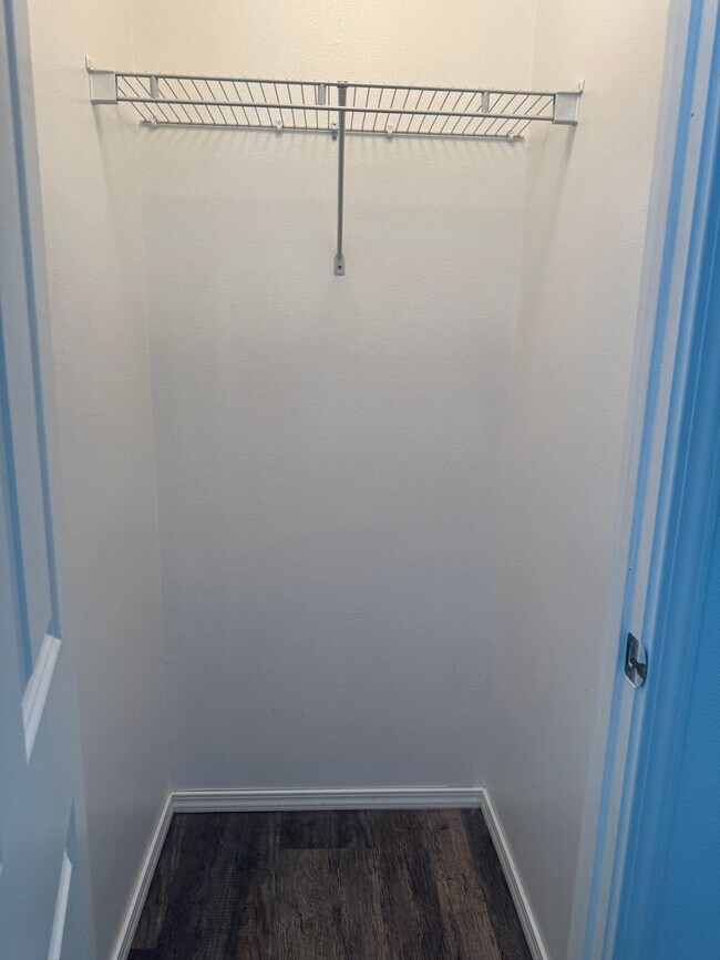 Building Photo - Spacious 4-Bedroom in Clearwood – Gated Co...