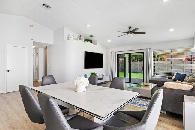 Building Photo - 10581 Mendocino Ln