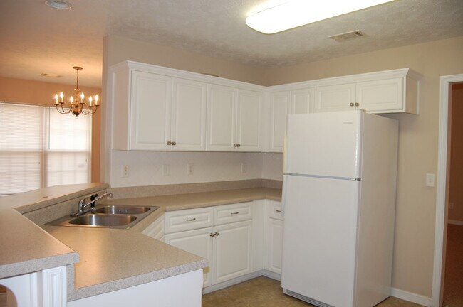 Building Photo - 900 Watsonia Dr