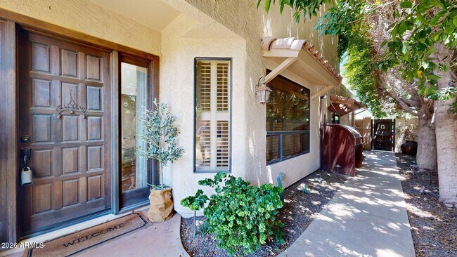 Building Photo - 8100 E Camelback Rd