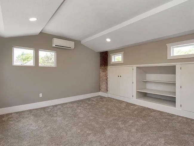 Building Photo - 3437 Country Club Pl