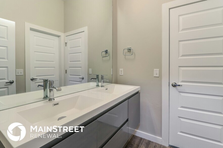 Building Photo - 11357 Paradise Out Ln