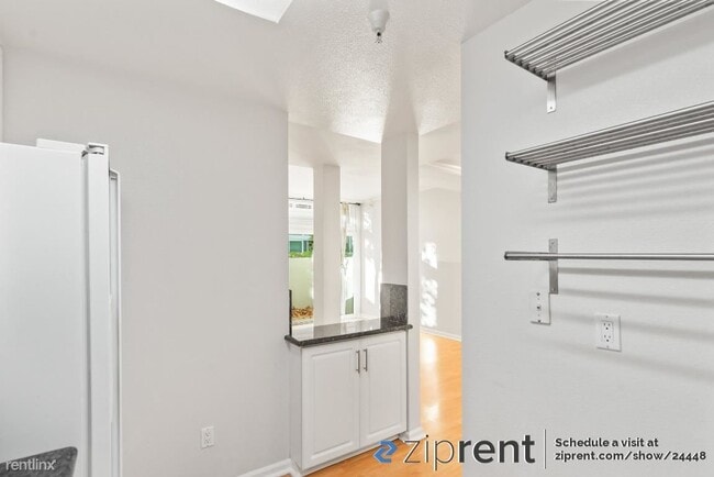 Building Photo - 3 br, 3 bath Townhome - 334 Dunsmuir Terra...