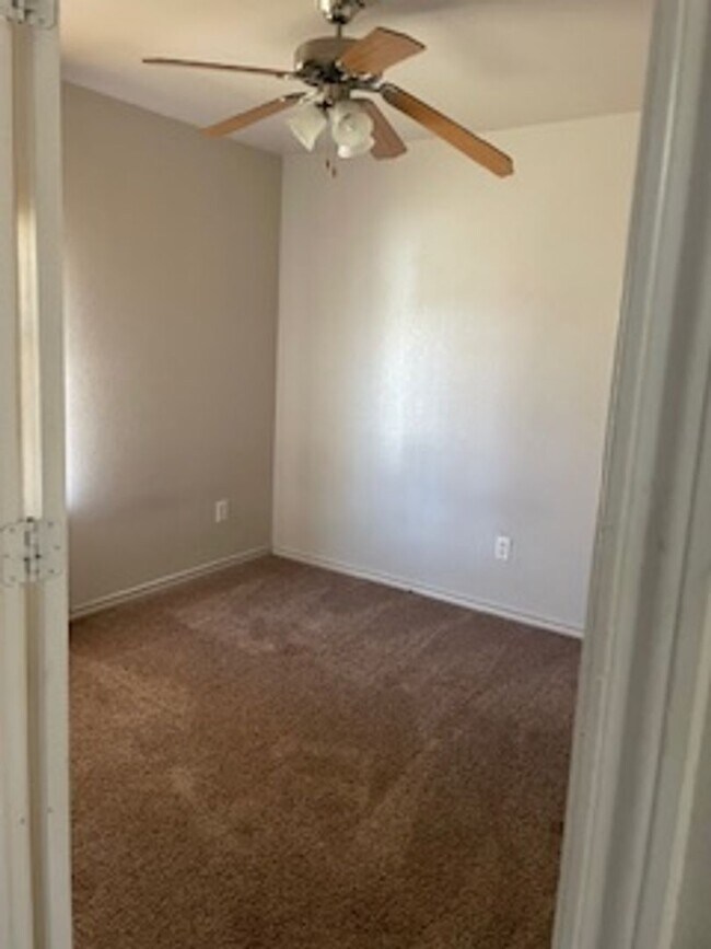 Building Photo - 1391 N Race