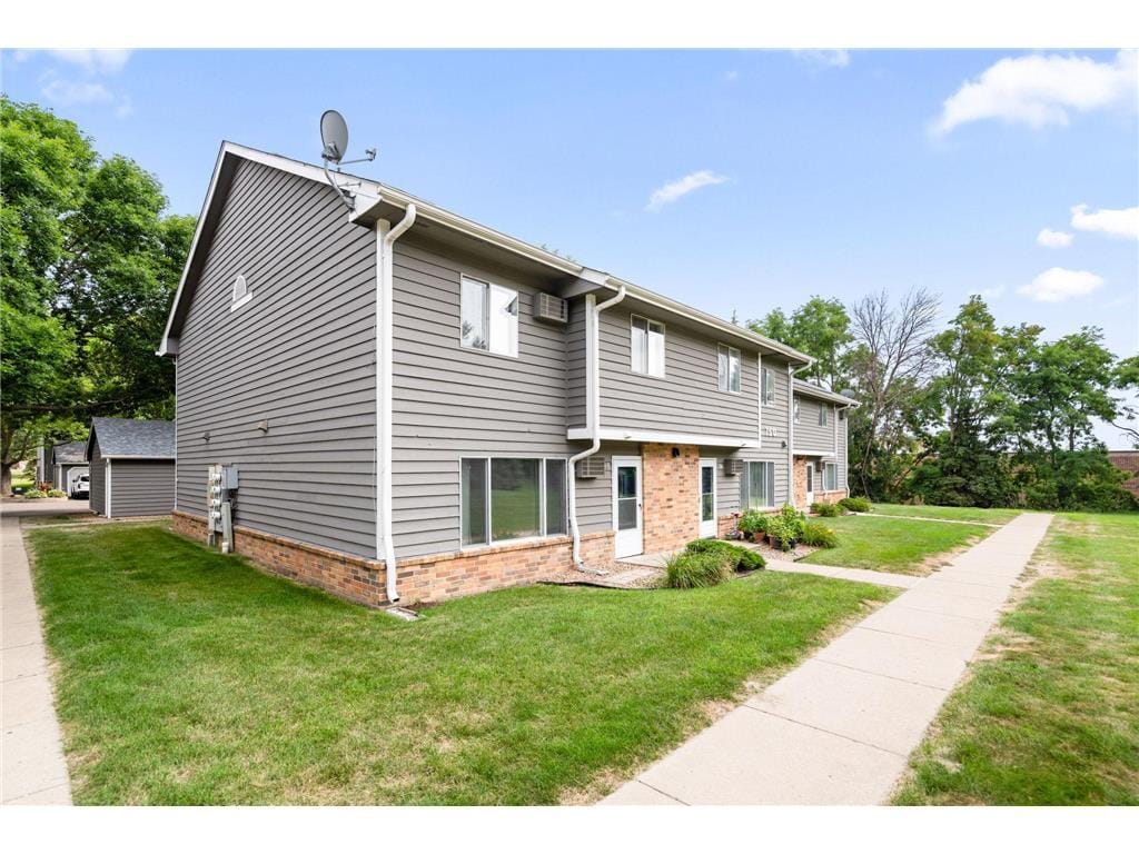 Building Photo - 750 W Village Rd