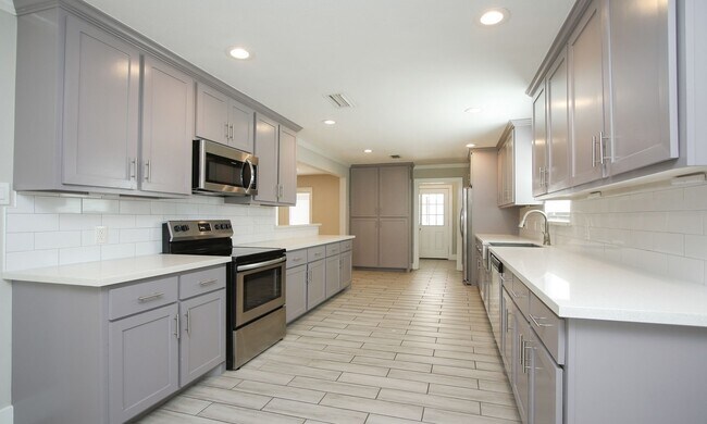 Building Photo - 5815 Picasso Pl