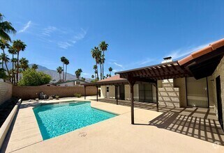 Building Photo - Spacious Pool Home In the Desired Los Comp...