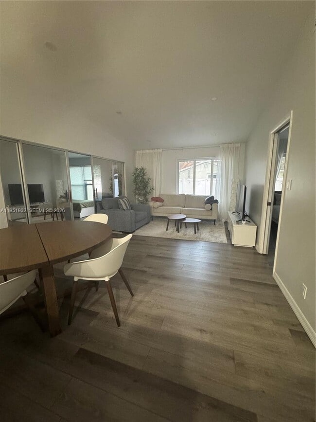 Building Photo - 5482 Lakewood Cir S