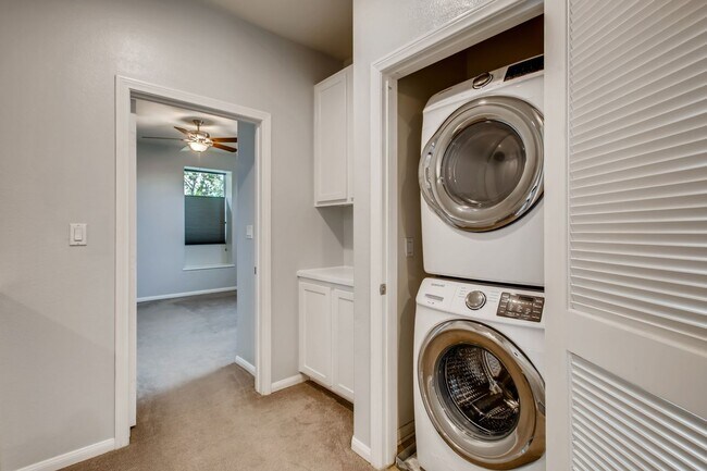 Building Photo - Fantastic 4 Bedroom House in Central San Diego Available in August!!