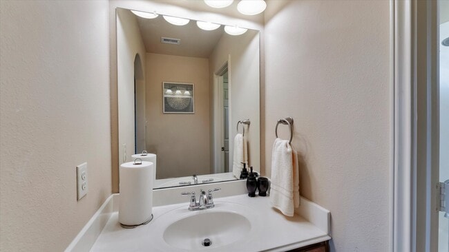 Building Photo - 17915 Quiet Loch Ln