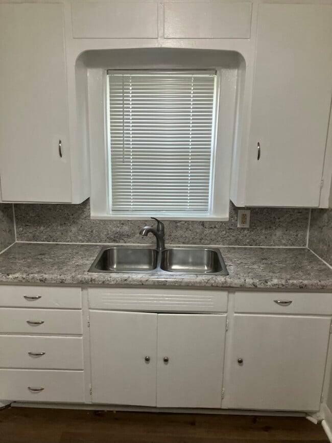 Building Photo - 133-133 Garden St