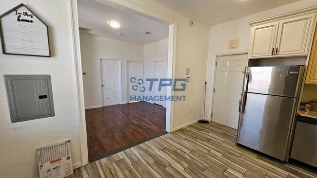 Building Photo - 575 55th St