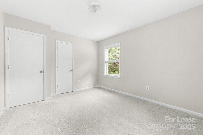 Building Photo - 616 Silversmith Ln
