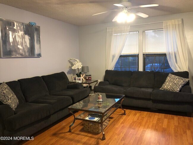 Building Photo - 106 Daffodil Dr