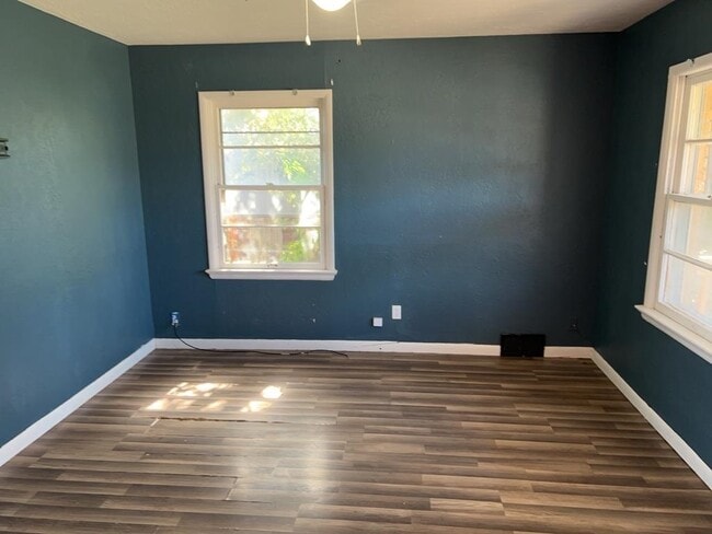 Building Photo - 2811 NW 21st Pl