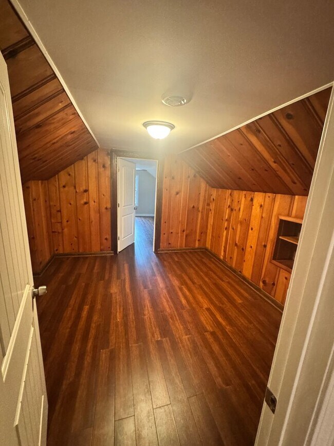 Building Photo - 4 bedroom 2.5 bath with large yard and in ground pool