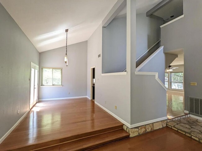 Building Photo - 5907 Balsam Hollow