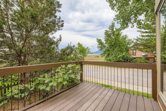 Building Photo - Beautiful 4-Bedroom Home with Mountain Vie...
