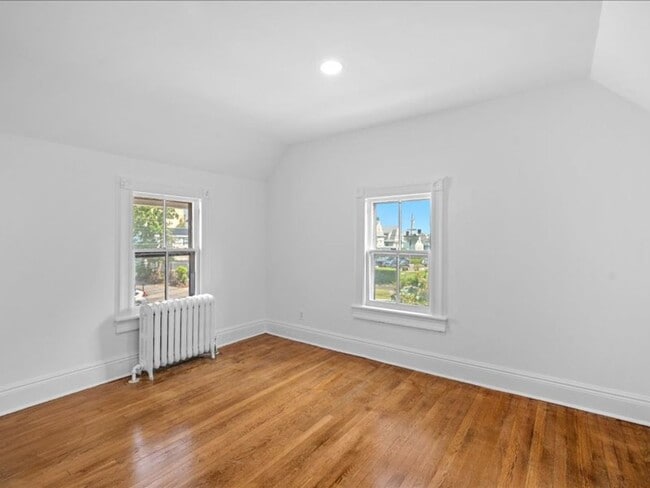Building Photo - Spacious Pet Friendly 4 Bedroom Rental in ...