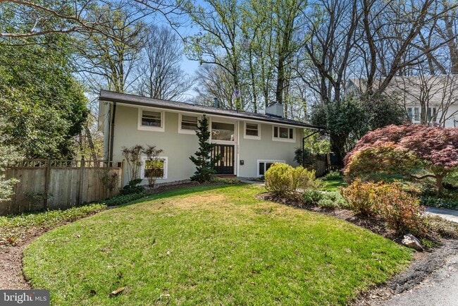 Building Photo - 2820 Ellicott St NW