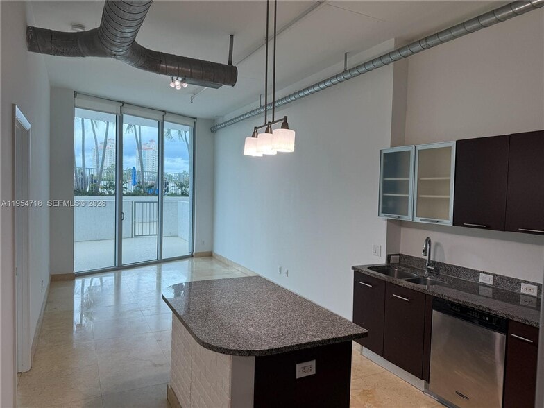 Building Photo - 3029 NE 188th St