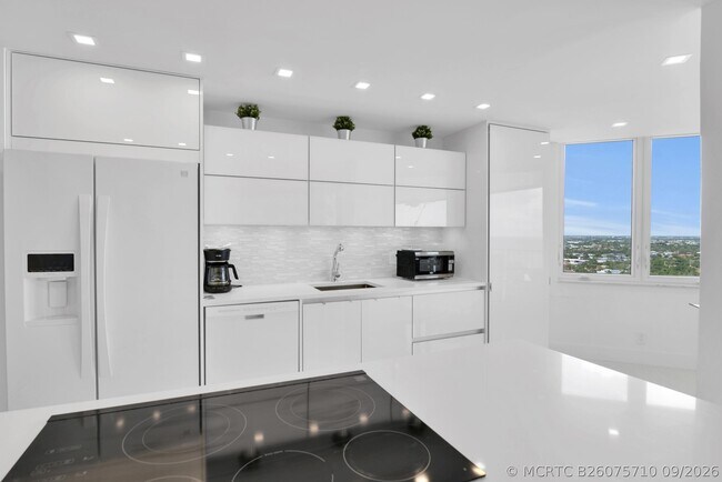 Building Photo - 550 S Ocean Blvd