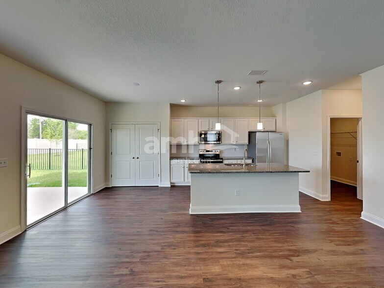Building Photo - 185 Banyan Frst Dr